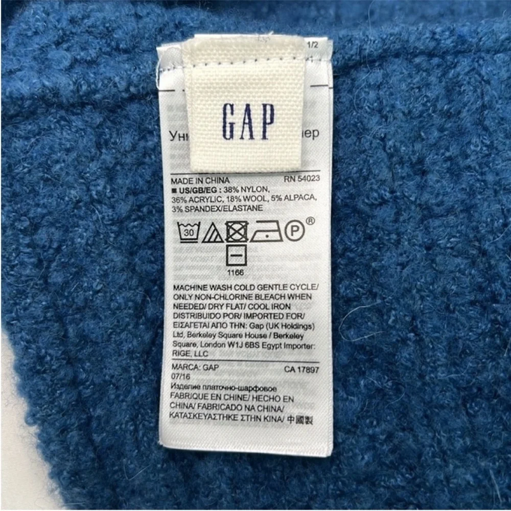 ๐ GAP Infinity Scarf - Picture 3 of 6